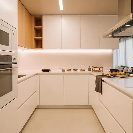 Terracina - 2 Bedrooms And Terrace In Campolide דירה *