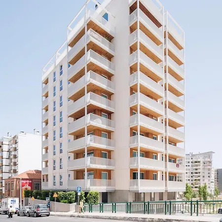 Terracina - 2 Bedrooms And Terrace In Campolide Лиссабон