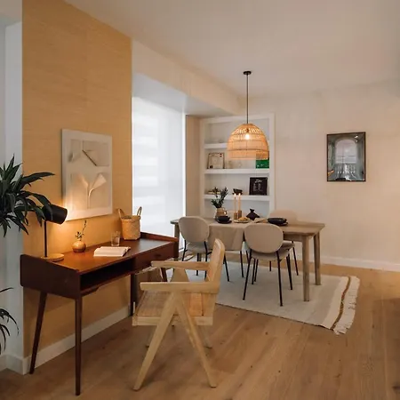 Апартаменты Terracina - 2 Bedrooms And Terrace In Campolide Лиссабон