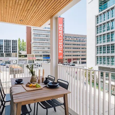 Apartamento Terracina - 2 Bedrooms And Terrace In Campolide Lisboa