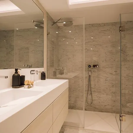 Terracina - 2 Bedrooms And Terrace In Campolide 아파트 *