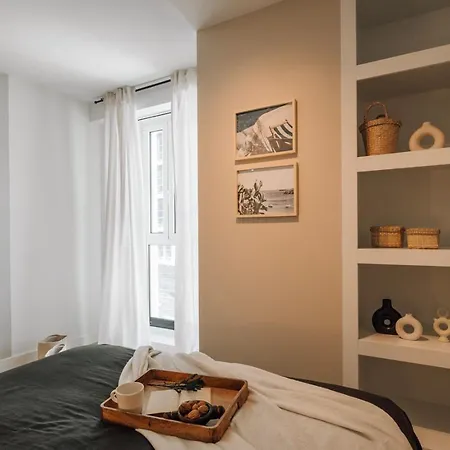 Terracina - 2 Bedrooms And Terrace In Campolide 아파트