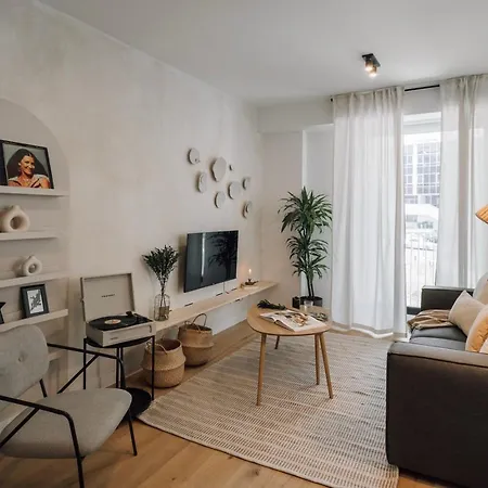 Terracina - 2 Bedrooms And Terrace In Campolide * Лісабон